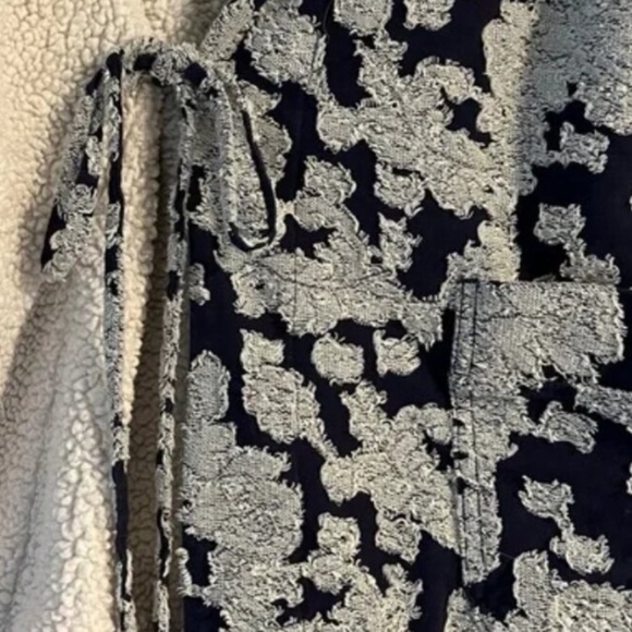 EUC. Lilka {Anthro} Textured Navy Blue & Cream Bathrobe + Pocket | XS · Small - Picture 11 of 15